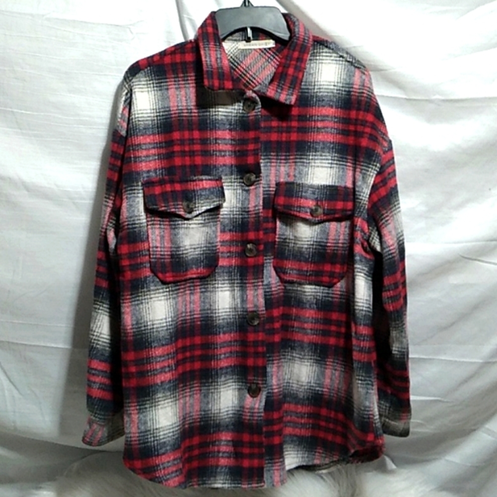 (BX11) SALE! NWOT Urban Daizy Button Up Shacket Sz.L